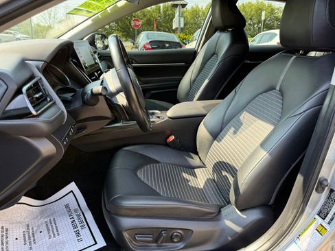 Used 2022 Toyota Camry SE w/ Carpet Mat Package (TMS) AWD/4WD image 16