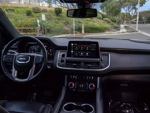 Used 2022 GMC Yukon SLT w/ SLT Premium Package image 17