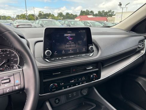 Used 2025 Nissan Rogue SV FWD image 17
