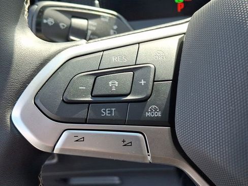 Used 2025 Volkswagen Tiguan SE w/ Panoramic Sunroof Package image 21