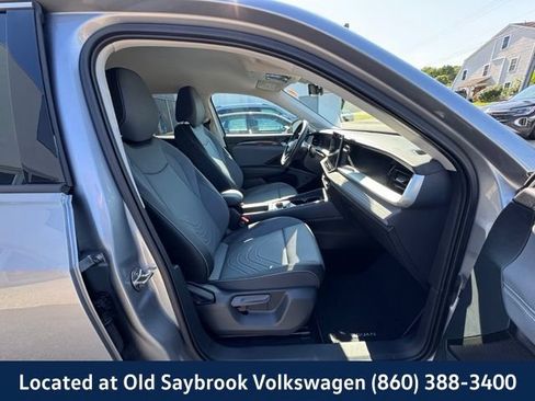 Used 2025 Volkswagen Tiguan SE AWD/4WD image 25