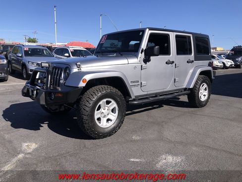 Used 2013 Jeep Wrangler Unlimited Sport w/ Connectivity Group AWD/4WD image 5