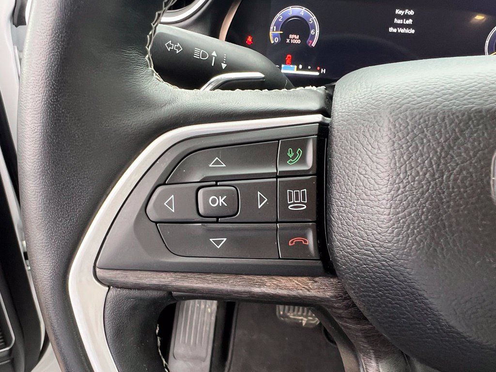 Used 2022 Jeep Grand Cherokee L Limited AWD/4WD image 40