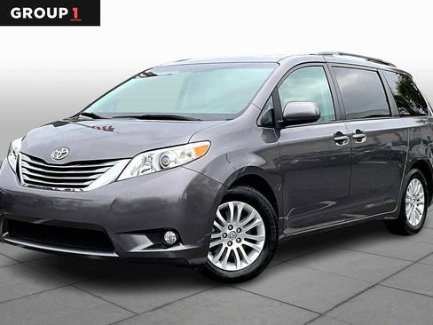 Used 2017 Toyota Sienna XLE image 1