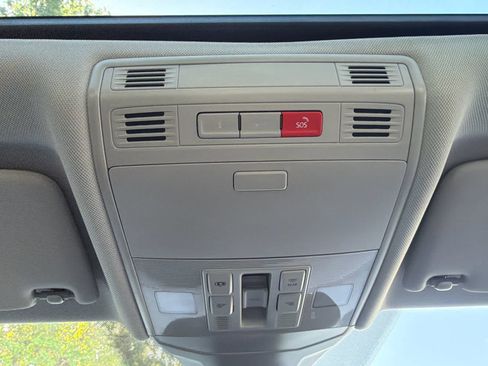 Used 2024 Volkswagen Jetta SE w/ Panoramic Sunroof Package image 34