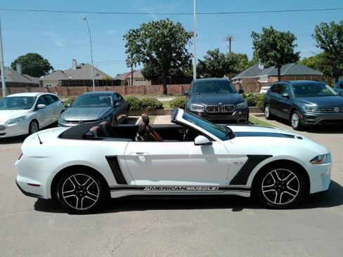 Used 2019 Ford Mustang GT Premium RWD image 3