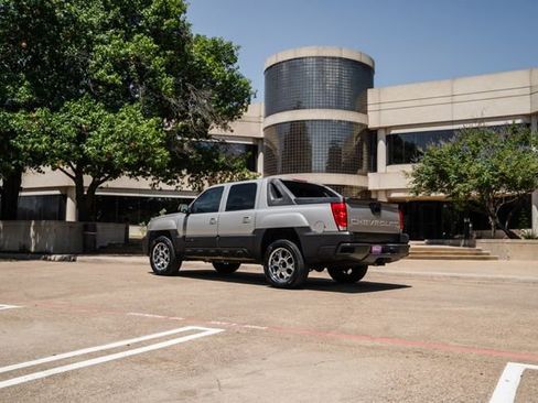 Used 2004 Chevrolet Avalanche 2WD image 18