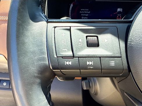 Used 2024 Nissan Pathfinder Platinum FWD image 38