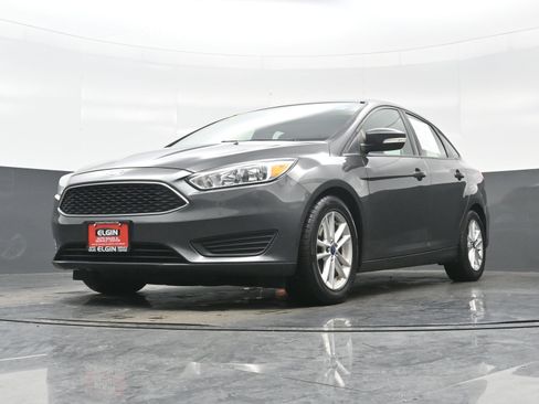 Used 2015 Ford Focus SE image 25