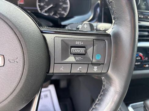 Used 2024 Nissan Pathfinder SL w/ Black Appearance Package FWD image 17