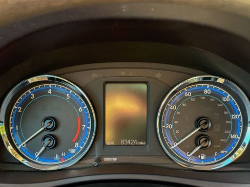 Used 2018 Toyota Corolla LE FWD image 9