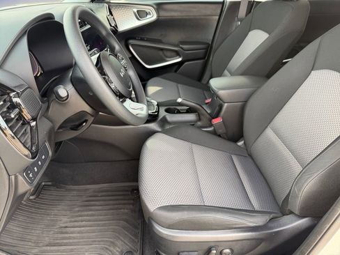 Used 2025 Kia Soul S image 10