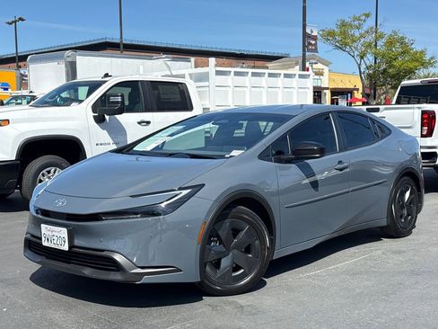 Used 2026 Toyota Prius LE image 2