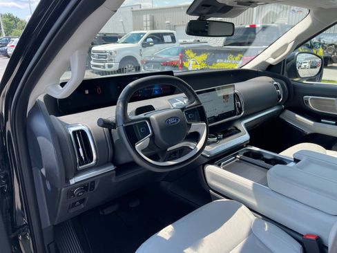 Used 2025 Ford Expedition Max Platinum w/ Driver's Package AWD/4WD image 11