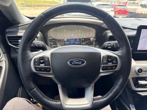 Used 2023 Ford Explorer XLT w/ Equipment Group 202A AWD/4WD image 20