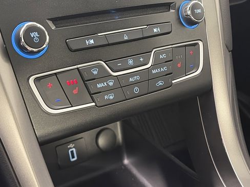 Certified 2018 Ford Fusion SE w/ Fusion SE Technology Package image 21