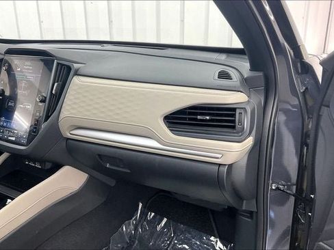 Used 2025 Subaru Forester Premium AWD/4WD image 18