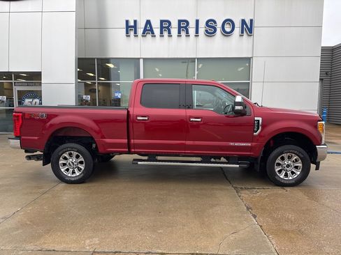 Used 2017 Ford F250 Lariat w/ Chrome Package image 5