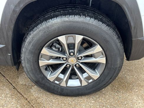 Used 2025 Chevrolet Equinox LT FWD image 33