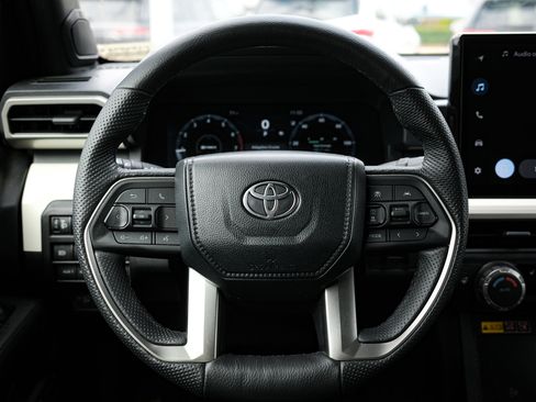 Used 2024 Toyota Tacoma TRD Off-Road image 17