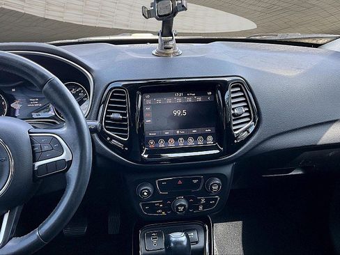 Used 2019 Jeep Compass Limited FWD image 5