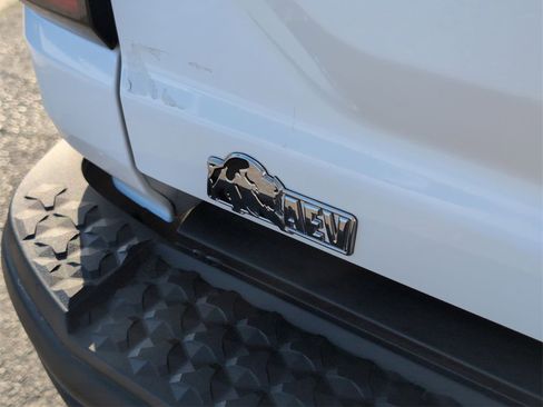 Certified 2024 GMC Canyon AT4X w/ AT4X AEV Edition image 34