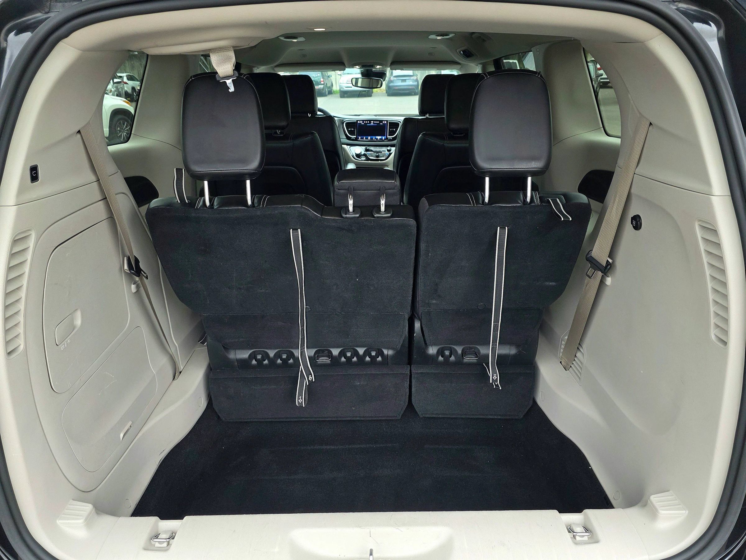 Used 2023 Chrysler Pacifica Touring-L FWD image 65