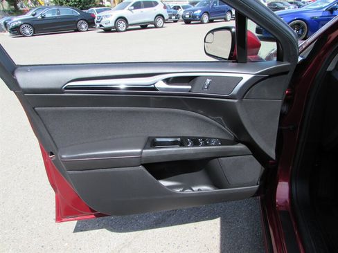 Used 2014 Ford Fusion SE FWD image 9