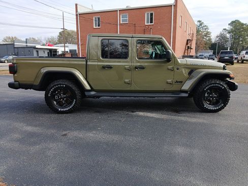 New 2025 Jeep Gladiator Sport image 2
