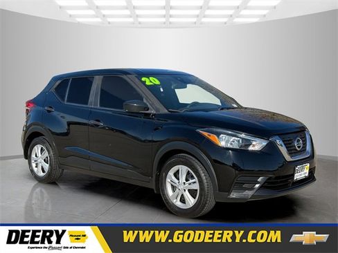 Used 2020 Nissan Kicks S image 1