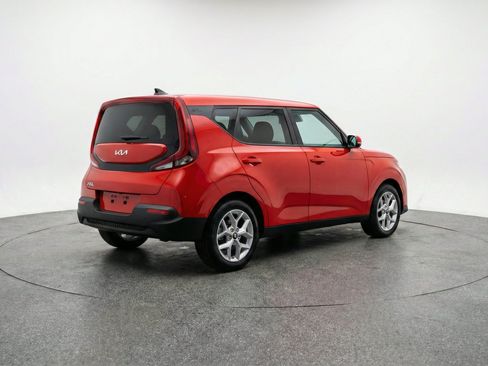 Used 2025 Kia Soul LX w/ LX Technology Package FWD image 9