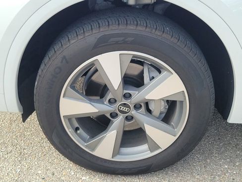 Certified 2025 Audi Q5 2.0T Premium Plus image 9