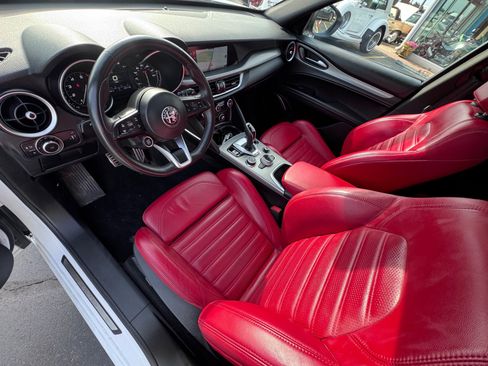 Used 2023 Alfa Romeo Stelvio Veloce AWD/4WD image 5