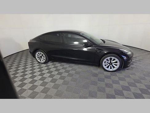 Used 2022 Tesla Model 3 Standard Range image 32