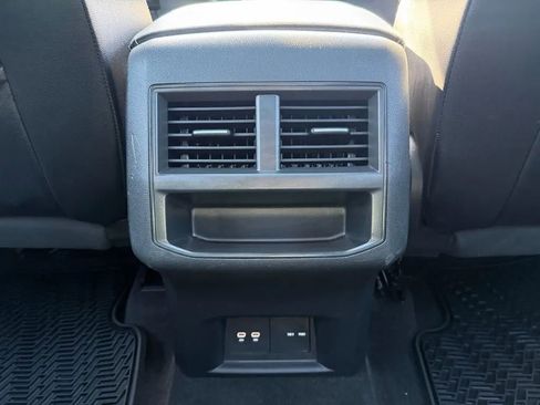 Used 2022 Volkswagen Atlas Cross Sport SEL image 30