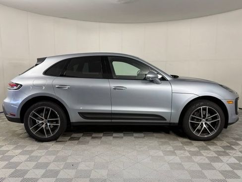 Used 2025 Porsche Macan AWD/4WD image 10