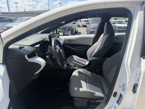 Used 2025 Toyota Corolla SE FWD image 26