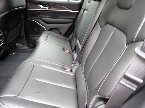 New 2025 Jeep Grand Cherokee Limited w/ Black Appearance Package AWD/4WD image 13