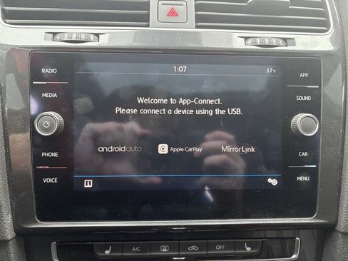 Used 2019 Volkswagen Golf SE w/ Driver Assistance Package image 19