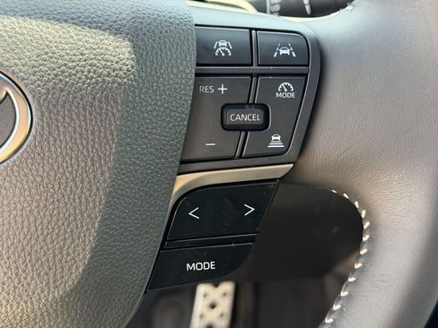 Used 2025 Toyota Camry SE FWD image 23
