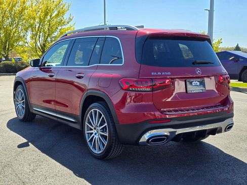 Used 2022 Mercedes-Benz GLB 250 4MATIC image 4