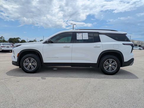 Used 2025 Chevrolet Traverse LT FWD image 7