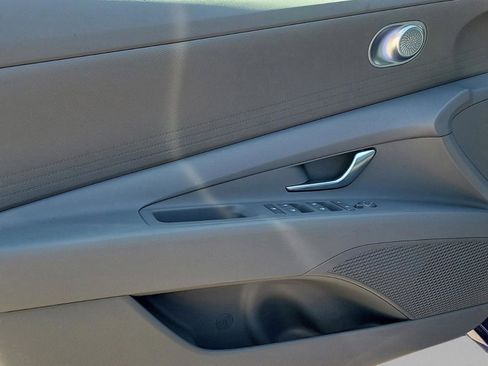 New 2026 Hyundai Elantra SE image 18