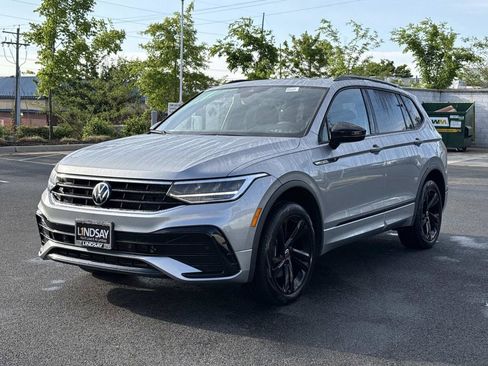 Used 2024 Volkswagen Tiguan SE R-Line AWD/4WD image 6