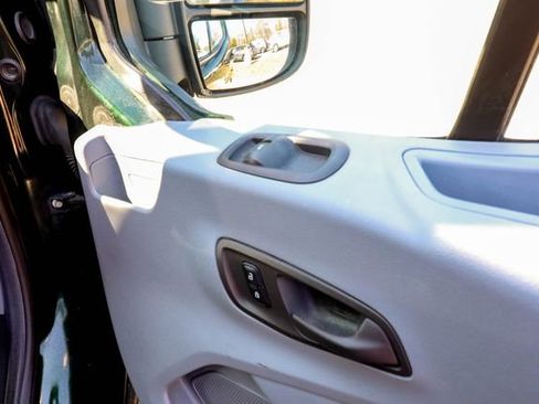 Used 2018 Ford Transit 250 Base image 46