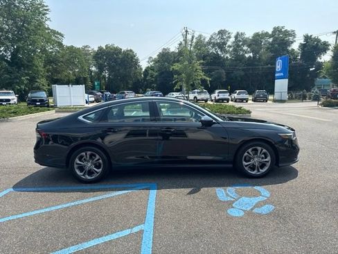 Certified 2023 Honda Accord EX image 9