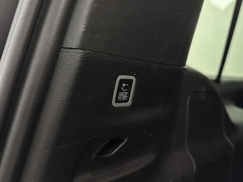 Used 2024 Jeep Wagoneer L Series II RWD image 36