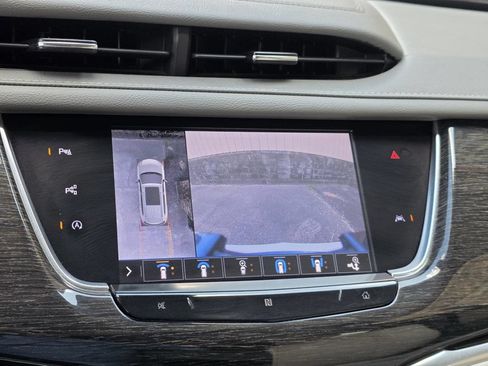 Used 2020 Cadillac XT6 Premium Luxury FWD image 18