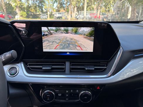 Used 2025 Chevrolet Trax LT image 17