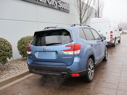 Used 2022 Subaru Forester Limited image 6